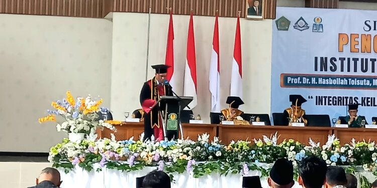 Ketum IKASSI Dikukuhkan sebagai Guru Besar IAIN Ambon
