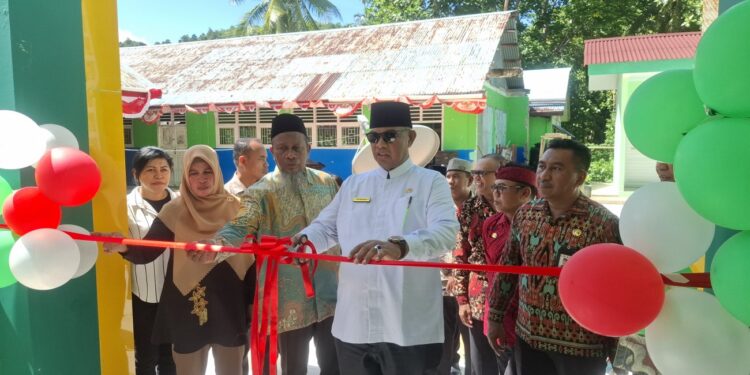 Resmikan Ruang Kelas Baru MTsN 4 Malteng, H. Yamin: Wujud Nyata Kontribusi Kemenag par Maluku Pung Bae
